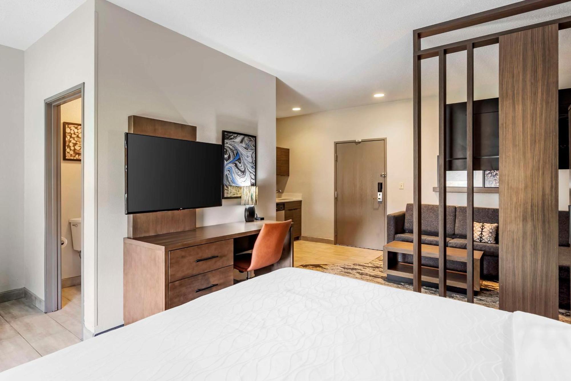 Best Western Plus Bourbonnais Hotel & Suites Exteriör bild