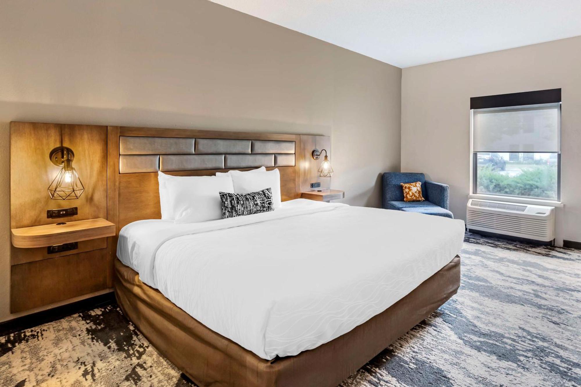Best Western Plus Bourbonnais Hotel & Suites Exteriör bild