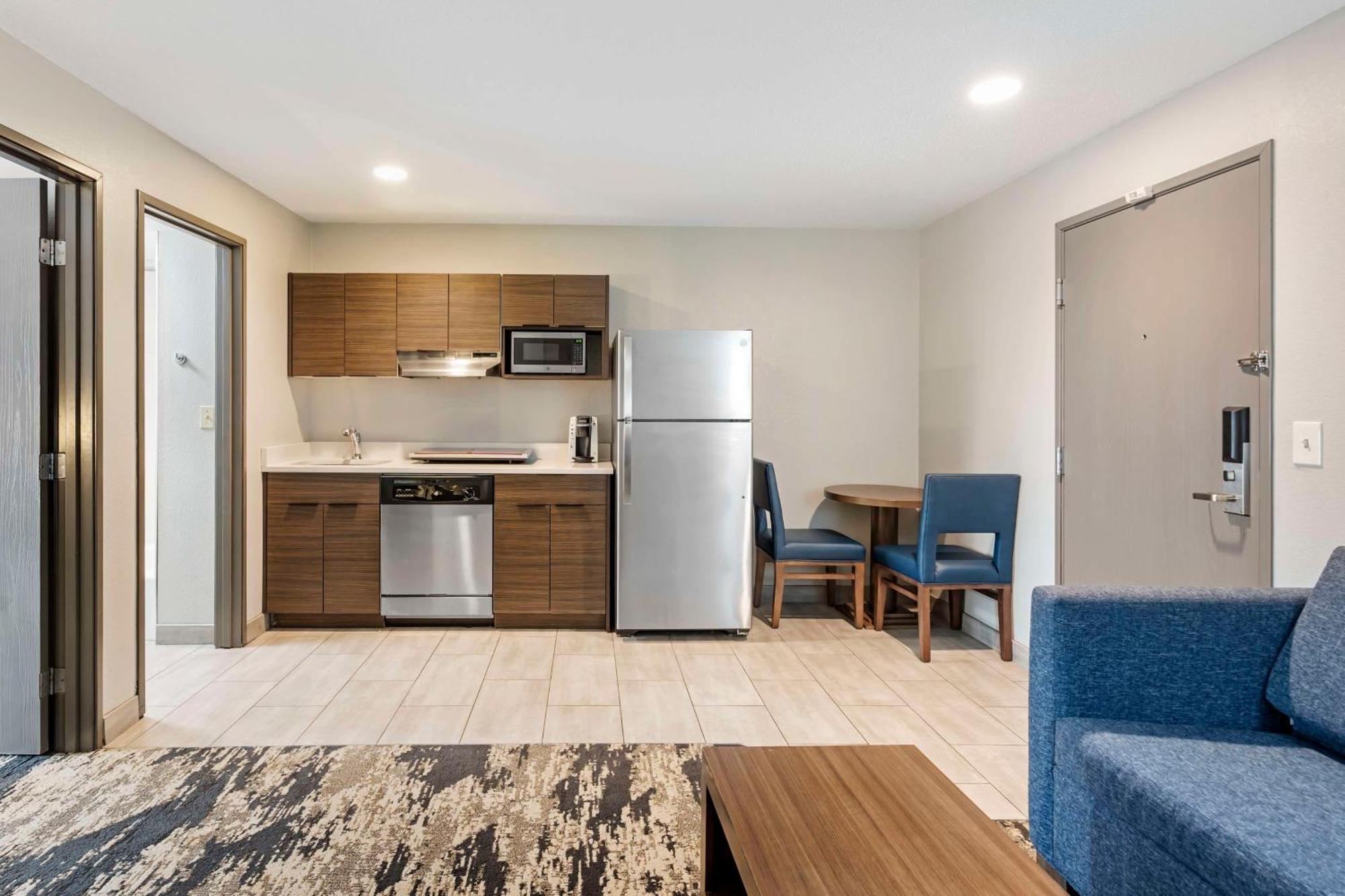 Best Western Plus Bourbonnais Hotel & Suites Exteriör bild
