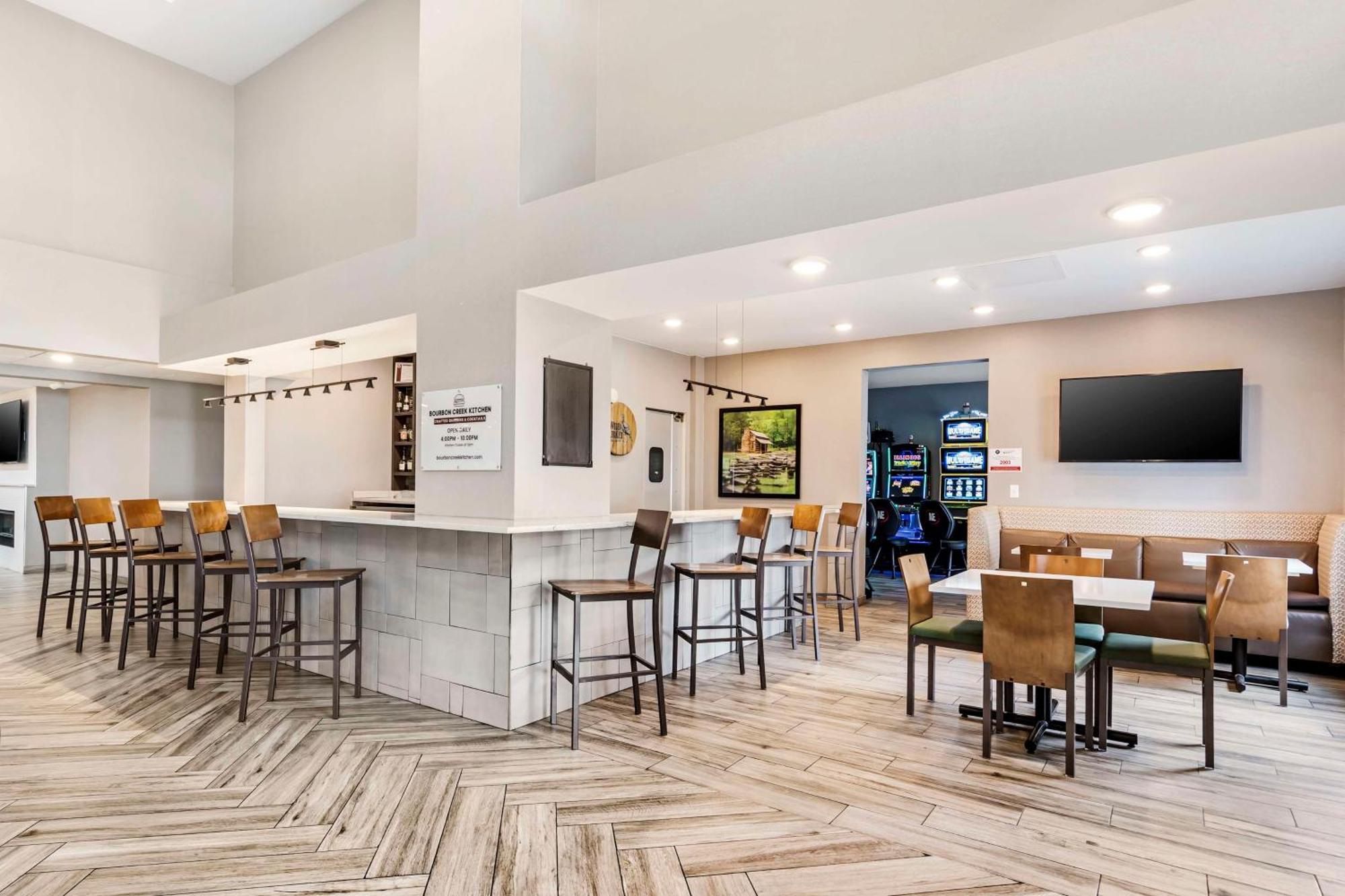 Best Western Plus Bourbonnais Hotel & Suites Exteriör bild