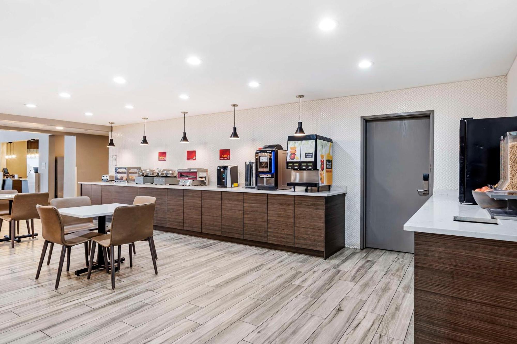 Best Western Plus Bourbonnais Hotel & Suites Exteriör bild