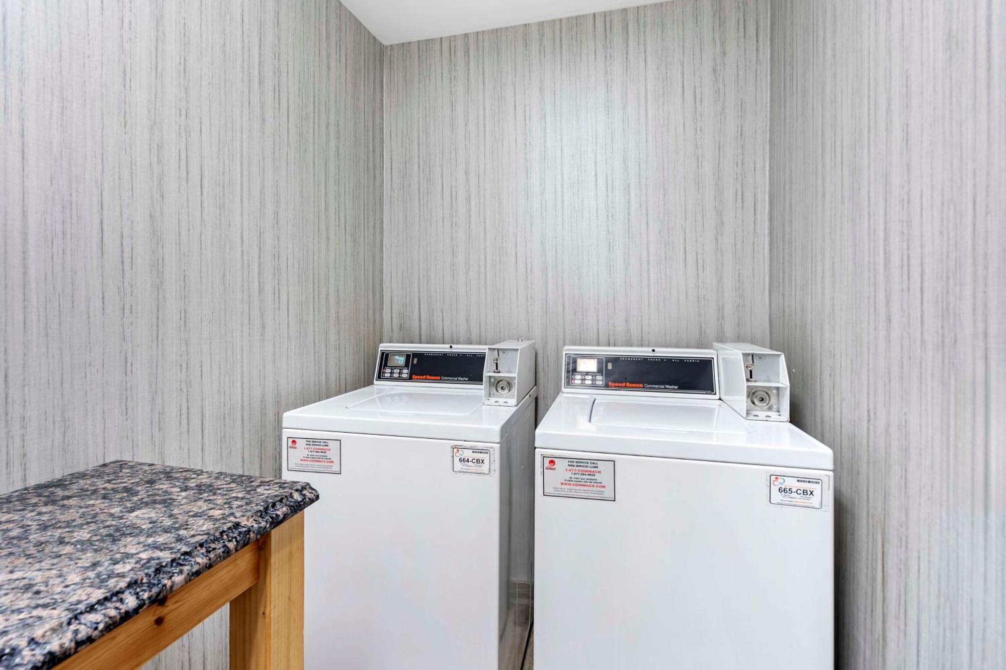 Best Western Plus Bourbonnais Hotel & Suites Exteriör bild