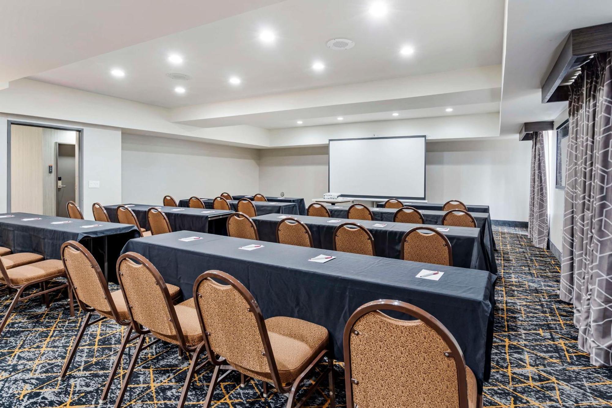 Best Western Plus Bourbonnais Hotel & Suites Exteriör bild