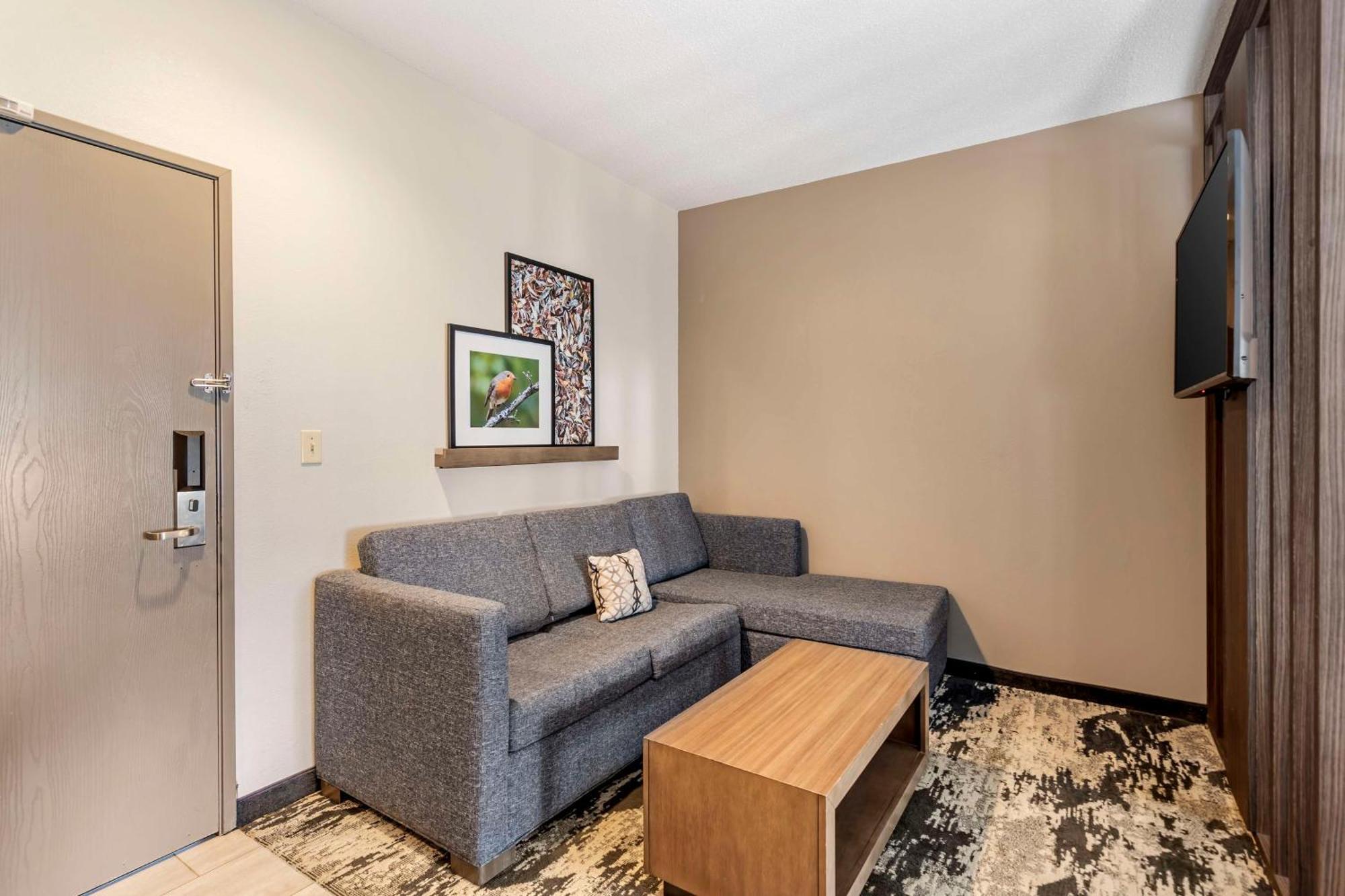 Best Western Plus Bourbonnais Hotel & Suites Exteriör bild
