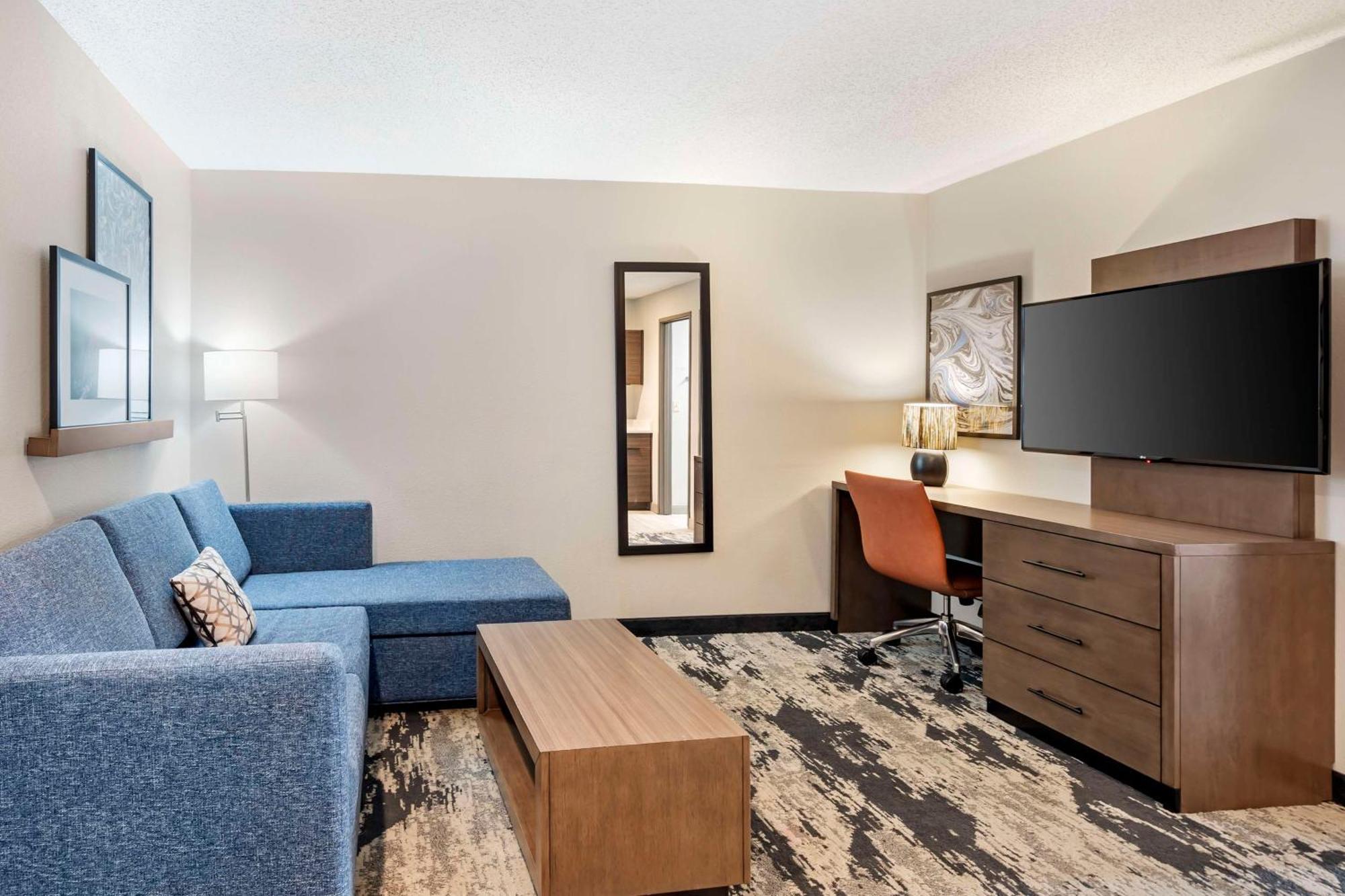 Best Western Plus Bourbonnais Hotel & Suites Exteriör bild