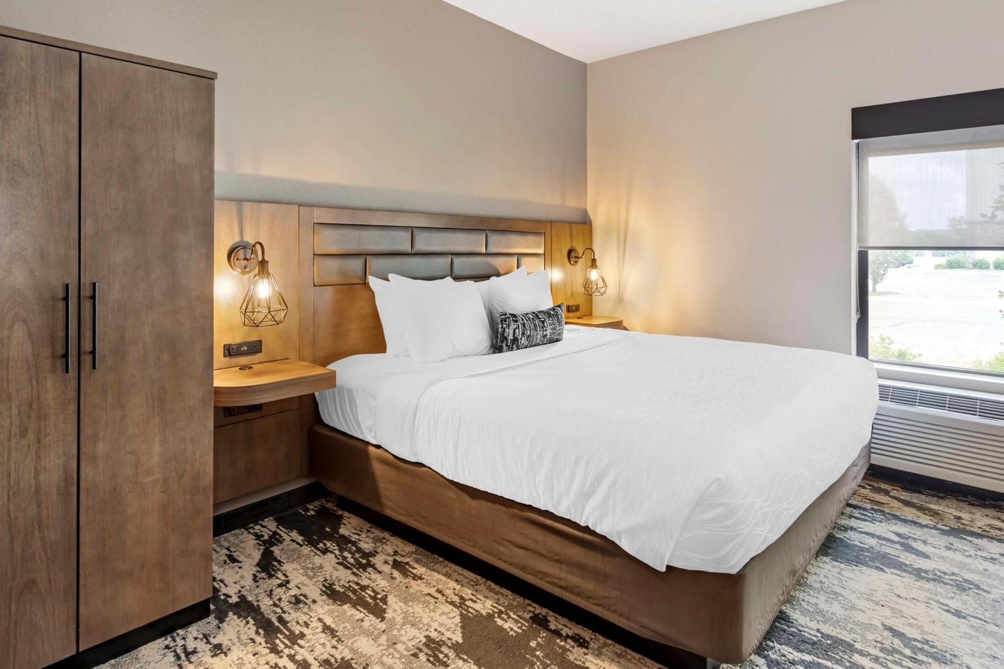 Best Western Plus Bourbonnais Hotel & Suites Exteriör bild